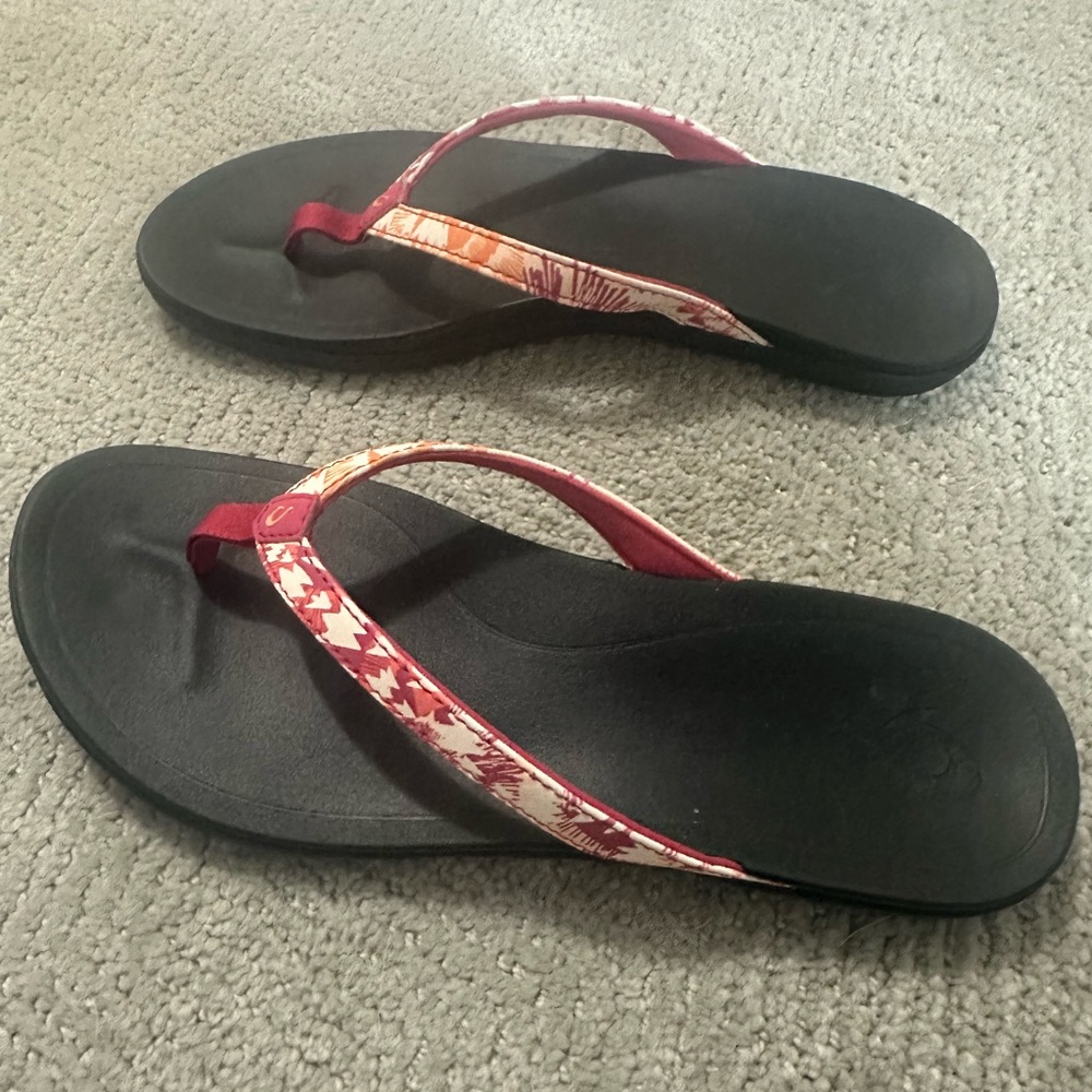 Women's OluKai Ho'Opio flip flops size 9
